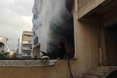 Hatay’da apartman dairesi ve metruk binada yangın