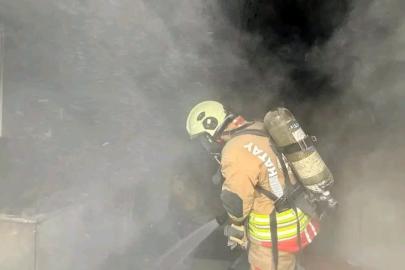 Hatay’da konteyner yangını büyümeden söndürüldü