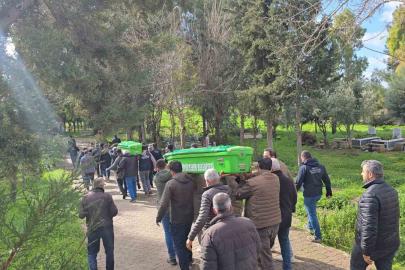 Hatay’da su dolu temelin içindeki toplarını almak isterken düşüp ölen 2 kardeş yan yana defnedildi