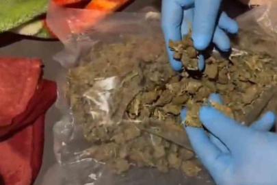 Hatay’da tırın yatak kısmından 5 kilo uyuşturucu çıktı