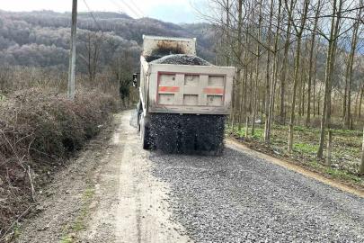 Havaların düzelmesiyle köy yollarında çalışmalar başladı