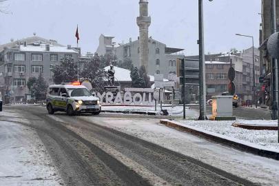 Hayrabolu’da kar yağışı etkisini artırdı: Taşımalı eğitime 1 gün ara verildi