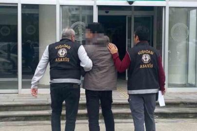 Hırsızlık suçundan aranan şahıs Kuşadası’nda yakalandı