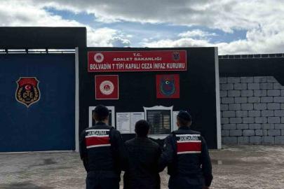 Hırsızlık suçundan aranan şahsı jandarma yakaladı