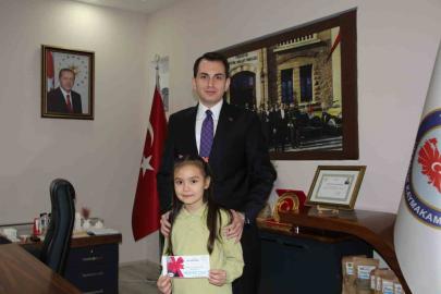 Hisarcık Kaymakamı Erkan Atam’dan il birincisi öğrencilere ödül