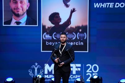 HKÜ mezunu ve yüksek lisans öğrencisi Berkay Ellek’in Yapay Zeka ile Ürettiği "Sultan’ın Taşı" filmi Berlin’de Türkiye’yi temsil edecek