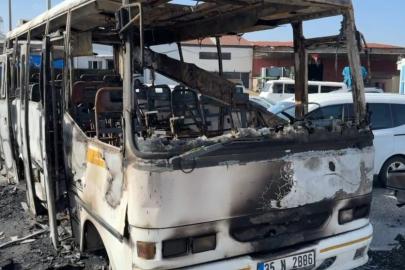 Hurda minibüste 16 yaşındaki gencin öldüğü yangın kamerada
