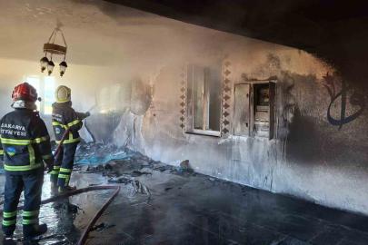 İbadete yeni açılan camide çıkan yangın söndürüldü