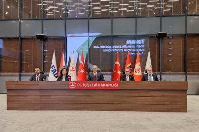 İçişleri Bakanı Yerlikaya, Suça Sürüklenen Çocuklara İlişkin Araştırma Komisyonu üyeleriyle bir araya geldi