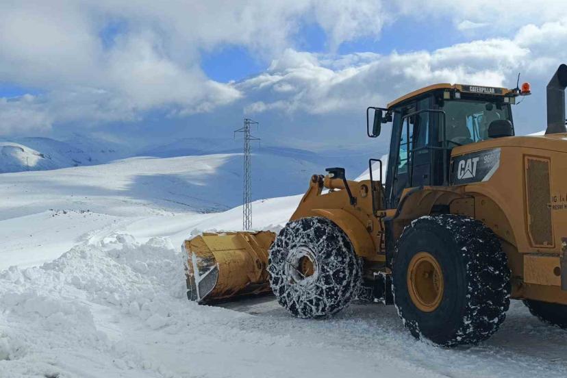 Iğdır’da ulaşıma kapanan 19 köy yolunda çalışmalar devam ediyor