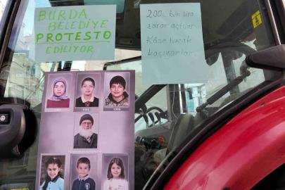 İki yıldır çözüm bulamadı, traktörüyle Bafra Belediyesi önüne dayandı