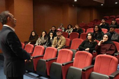 İletişim Fakültesi Dekanı Avcı, öğrencilerle buluştu