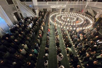 İlk teravihte vatandaşlar camiye akın etti