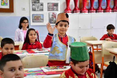 İlkokul öğrencileri Ramazan’ı manilerle karşıladı