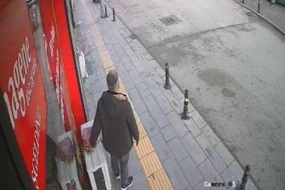 İmamın sahibi gelir alır diye bıraktığı çantayı kaşla göz arasında çaldı