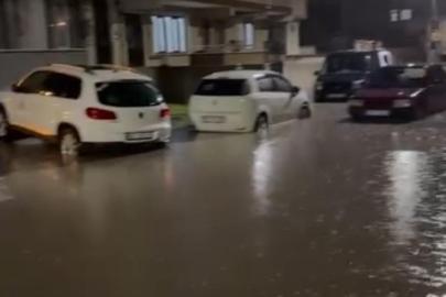 İnegöl’de sağanak hayatı felç etti