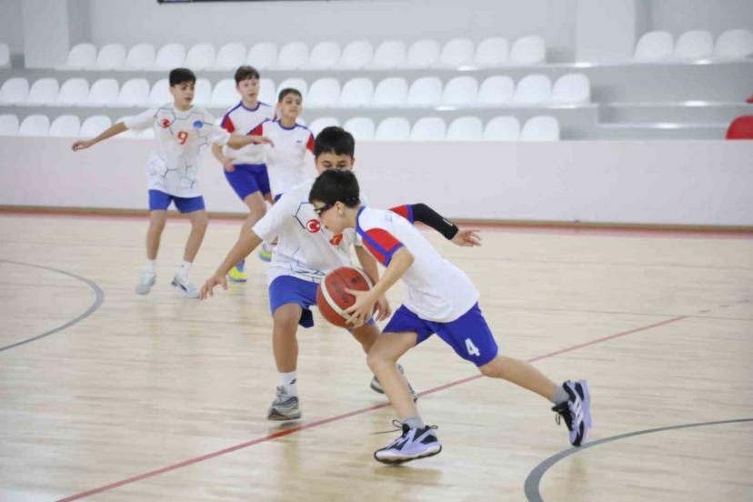 İnegöl’de Spor Festivali basketbol müsabakalarıyla start aldı