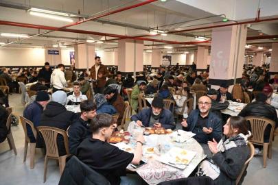 Isparta Belediyesi’nin iftar sofraları birlik ve beraberlik ruhunu pekiştiriyor