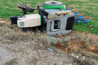 Isparta’da şarampole yuvarlanan traktörün sürücüsü yaralandı