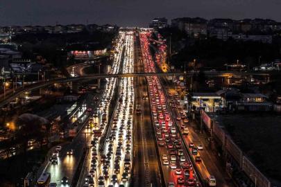 İstanbul trafiği ’ara tatil’ dinlemedi