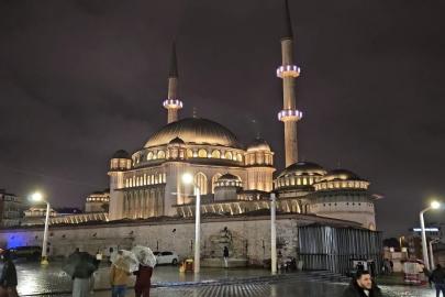 İstanbul’da Berat Kandili dualarla idrak edildi