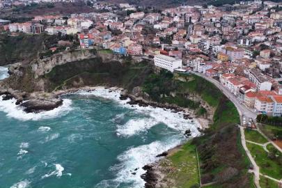 İstanbul’da fırtına Şile Sahili’ni vurdu: Dev dalgalar havadan görüntülendi