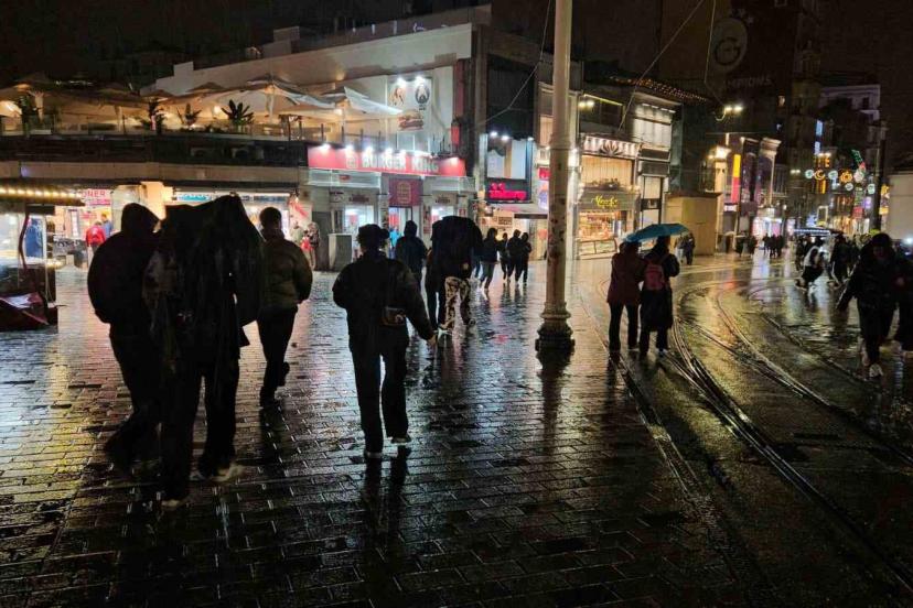 İstanbul’da sağanak yağış etkili oluyor