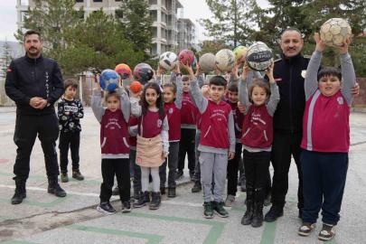 İtfaiyeden çocukları sevindiren müdahale