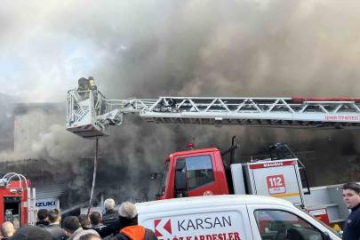 İzmir 6. Sanayi’de yedek parça dükkanında yangın