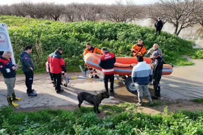 İzmir İtfaiyesi tavuk çiftliğinde mahsur kalan hayvanlar için zamanla yarıştı