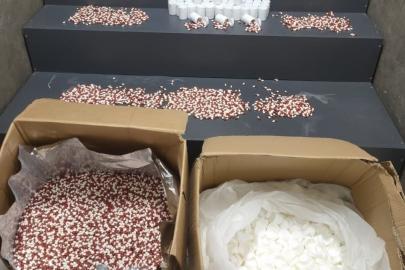 İzmir’de 104 bin adet uyuşturucu hap ele geçirildi