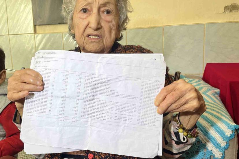 İzmir’de 85 yaşındaki anneannesini dolandırdığı iddia edilen torun ve suç ortağı tutuklandı