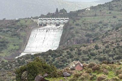 İzmir’de aşırı yağışlar sonrası barajlardan kontrollü su bırakılıyor