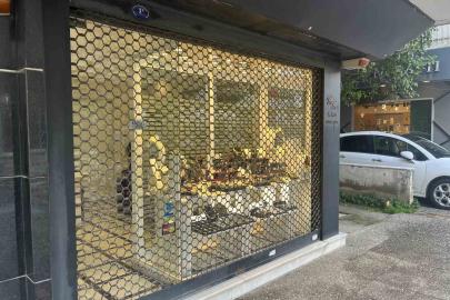 İzmir’de kuyumcuya silahlı soygun girişimi