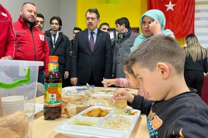 İzmir’de örnek proje: Yükümlüler her gün 2 bin kişiye iftar hazırlıyor