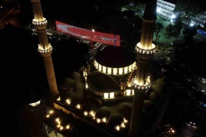 İzmir’de Ramazan ayının ilk teravih namazı kılındı