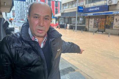 İzmir’de sağanak yağış: Bazı cadde ve sokaklar göle döndü, ekipler su tahliye çalışmaları yürüttü