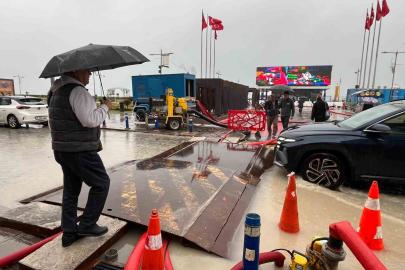 İzmir’de ’Venedik’i andıran manzaralar oluştu