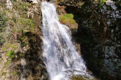 İzmir’de yağışların ardından Sancaklı Şelalesi coştu