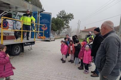 Jandarmadan çocuklara emniyet kemeri eğitimi