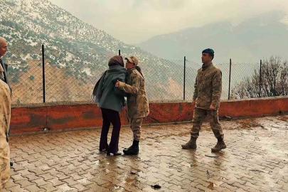 Jandarmadan minik yüreklere anlamlı ziyaret