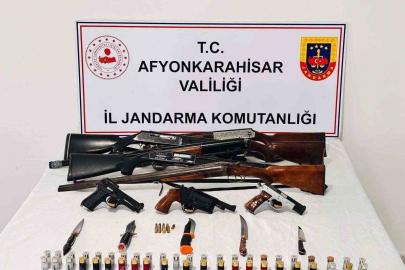 Jandarmadan ruhsatsız silah operasyonu: 8 gözaltı