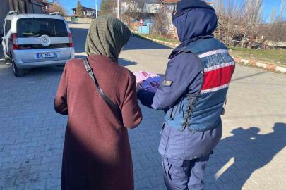 Jandarmanın kadına şiddetle mücadele etkinlikleri sürüyor