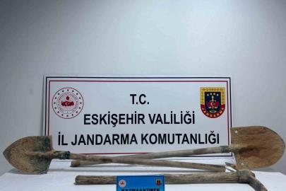 Kaçak kazı yapan 2 kişi suçüstü yakalandı