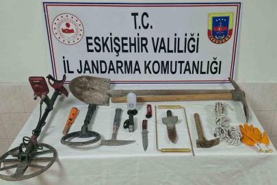 Kaçak kazı yapan 3 şüpheli suçüstü yakalandı