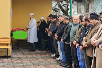 Kaçak maden ocağında ölen işçi toprağa verildi