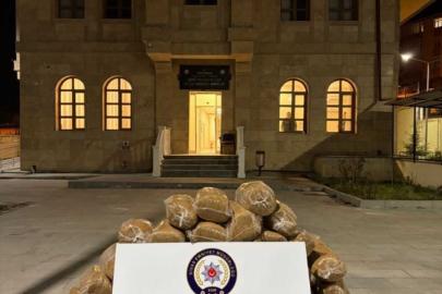 Kaçak tütünleri açıktan taşırken yakalandı