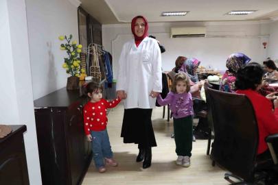 Kadınlar halk eğitimiyle hem sosyalleşiyor hem de gelir elde ediyor