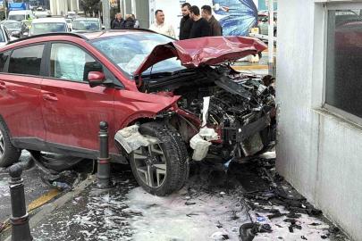 Kağıthane’de 3 aracın karıştığı zincirleme trafik kazasında 2 kişi yaralandı