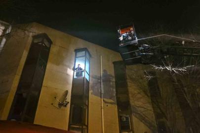 Kağıthane’de marangozhanede korkutan yangın: 11 kişi ve 1 yavru köpek kurtarıldı